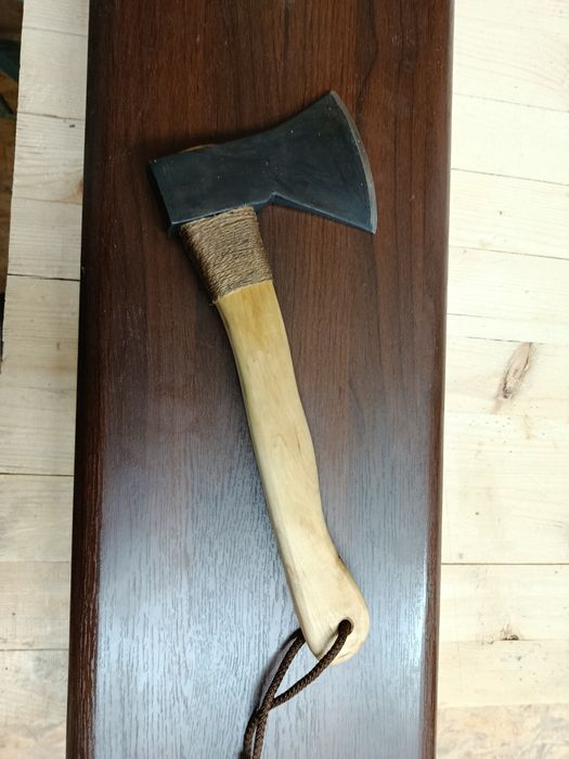 Сокира для відпочинку, в авто.