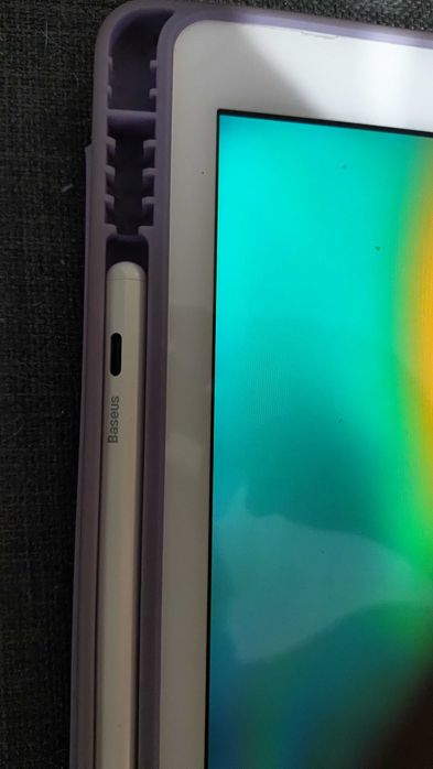 iPad (6.ª geração) 2018 com caneta Baseus e capa