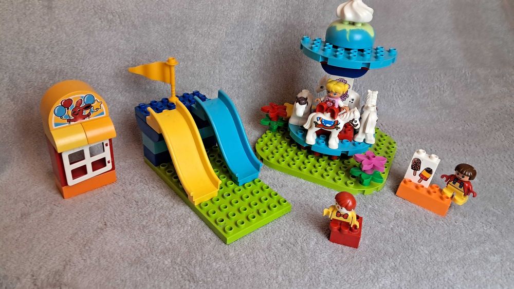LEGO DUPLO 10841 Wesołe miasteczko + 6 figurek + karuzela