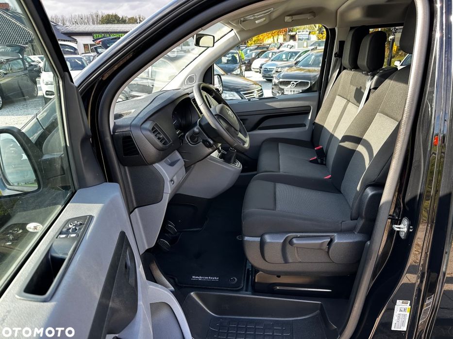 Sprzedam Opel Vivaro 9os,  2021r