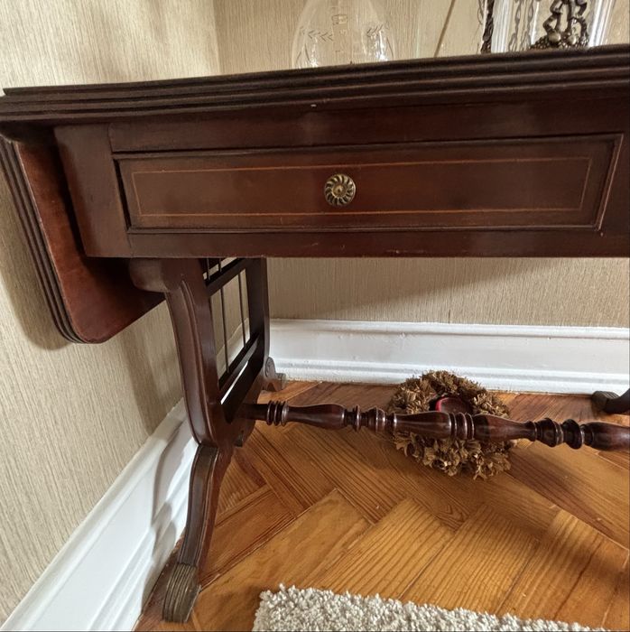 Mesa de centro ou de apoio em madeira antiga