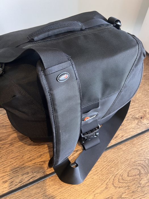 Mala fotografica lowepro stealth d400 aw