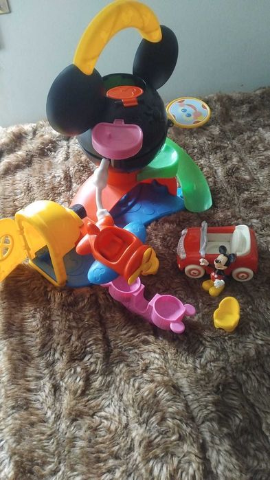 Casa e carro do Mickey