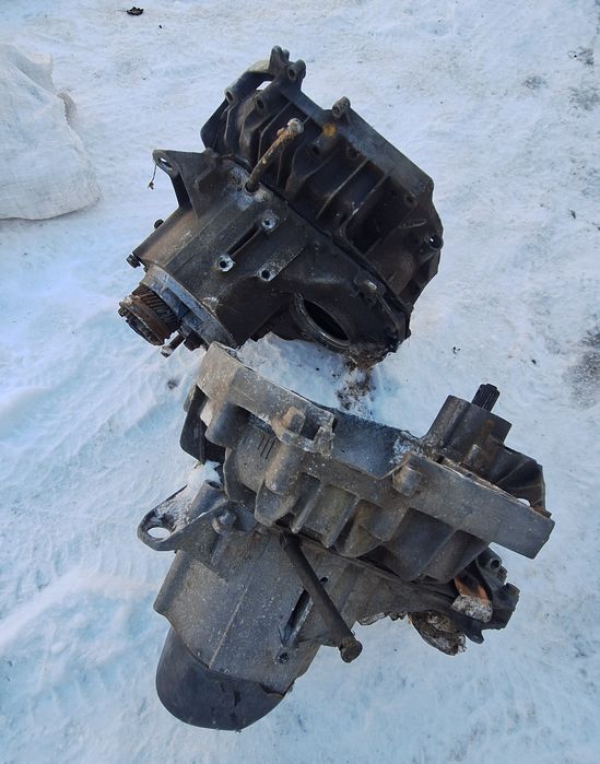 Продам дві коробки renault 21,Volvo 440 2шт 3000грн