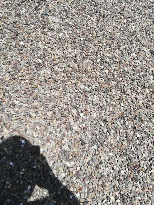 Czarna ziemia ogrodowa oraz piach, wiślany,miksokret, kruszywa, kamień