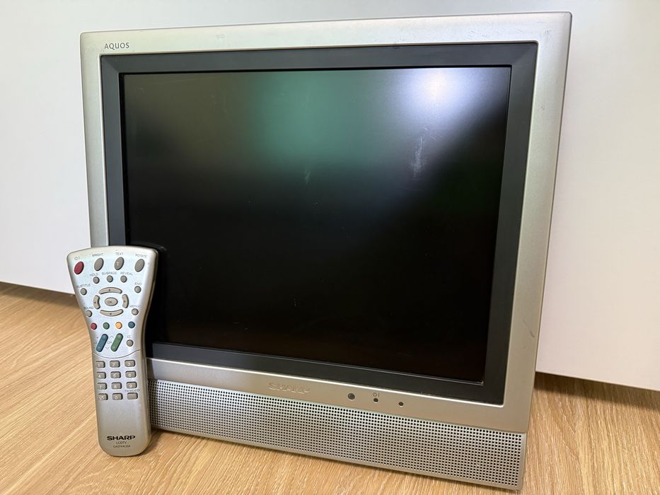 Ретро-телевізор Sharp LC-15E1E AQUOS (Design by Toshiyuki Kita) + Пульт