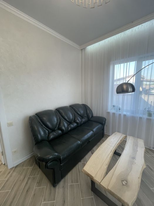 Гарний, Сучасний, добротний  будинок з басейном