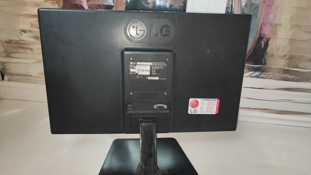 LG Flatron E1942C  монитор