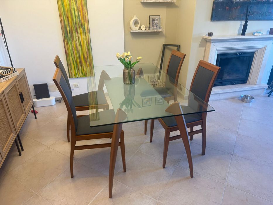 Mesa de jantar e cadiras