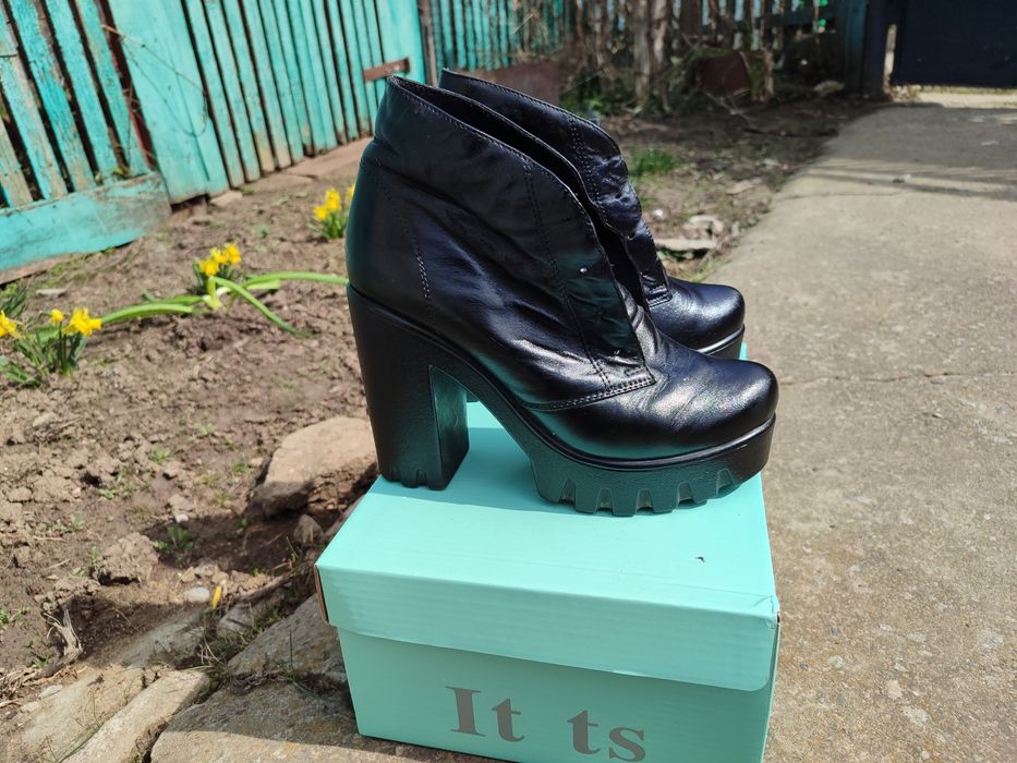 Шкіряні 37 розміру