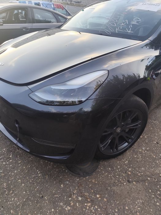 Крила Tesla model Y PN01 в колір без дефектів