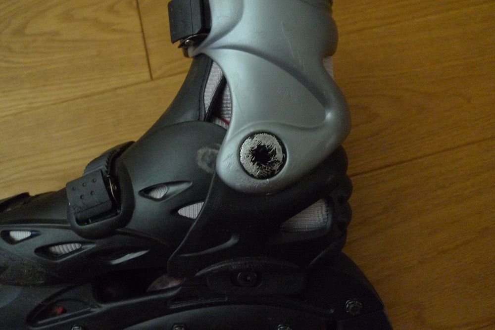 Ролики Walmart США 
Розмір регулюється з  20,5 - 25 см