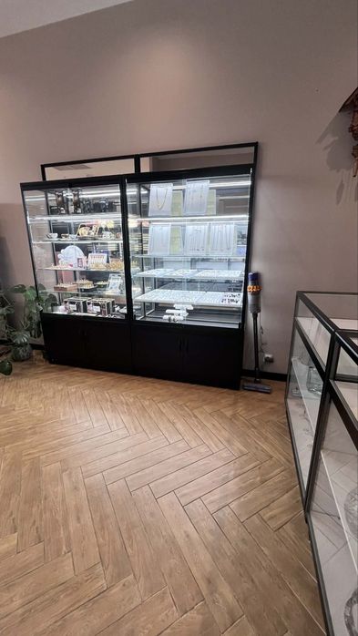 Gabloty szklane regały