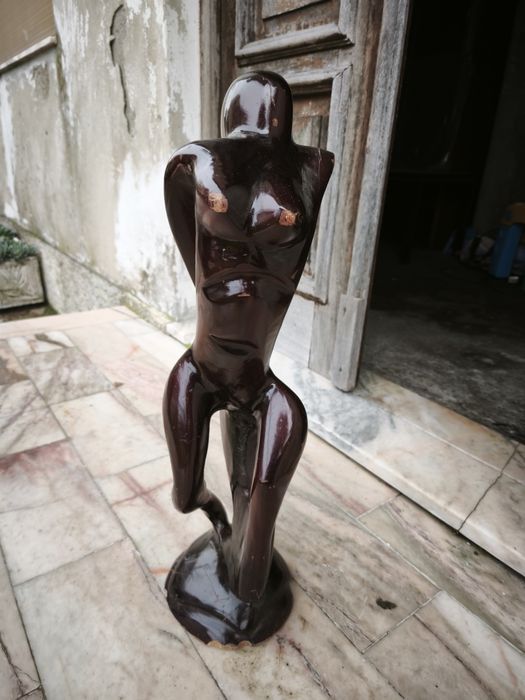 Estátua em madeira