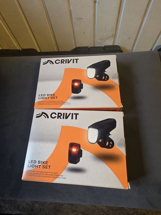 Zestaw lamp rowerowych LED marki Crivit.