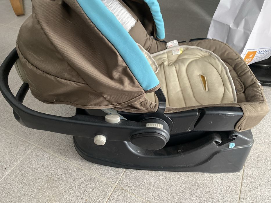 Ofereço Ovo Chicco com suporte para carro