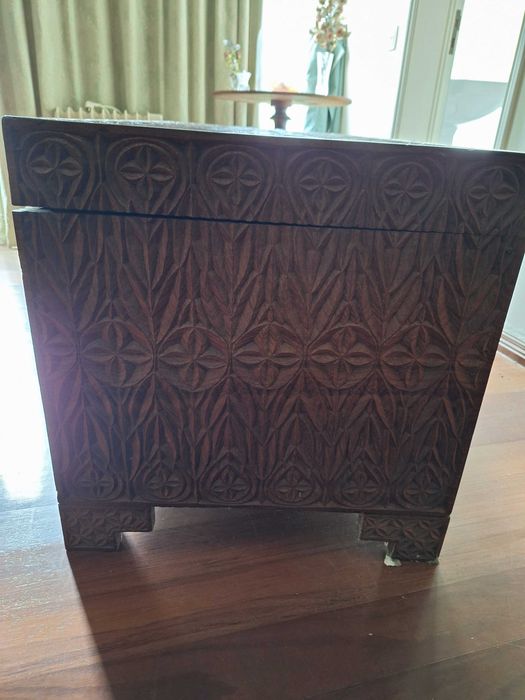 Arca / Bau - ótimo estado - madeira trabalhada