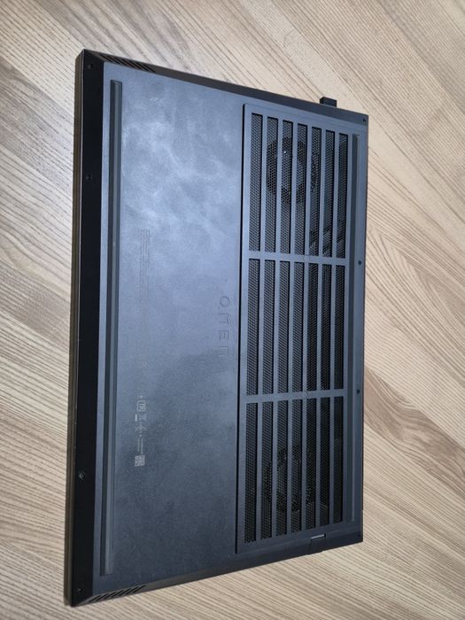 HP Omen 15 15-en1003nv R7 5800h, RTX 3060, 16gb ddr4, 512gb ssd.