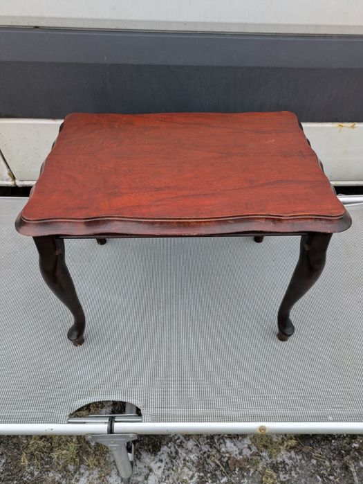 Stolik w stylu Ludwika