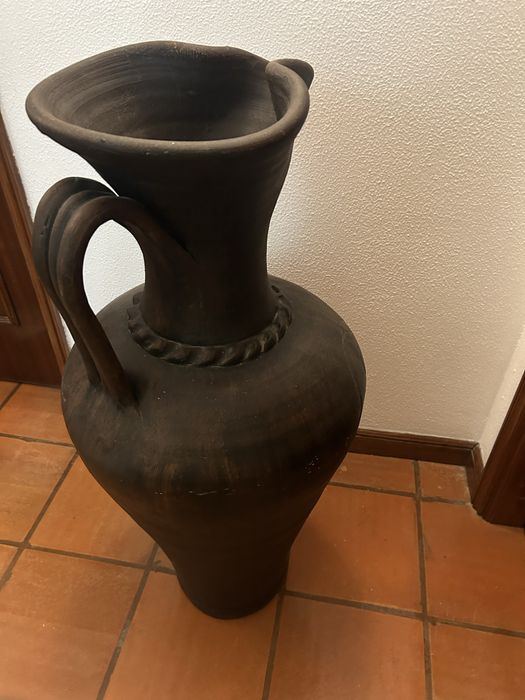 Jarrão castanho antigo
