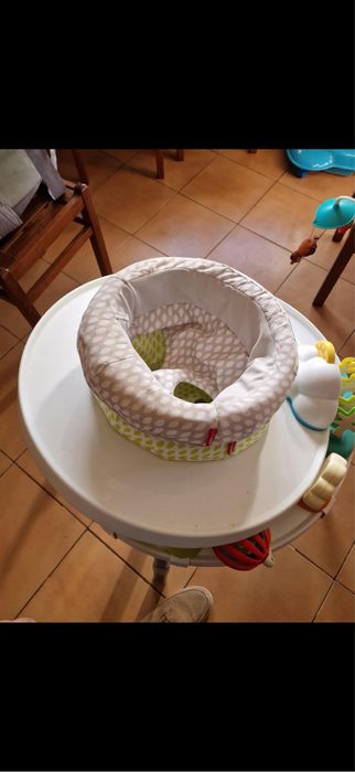 Mesa brincadeira com encaixe pernas criança