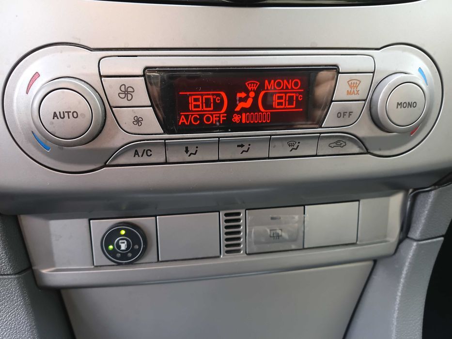 Автомобіль Ford Focus Titanium