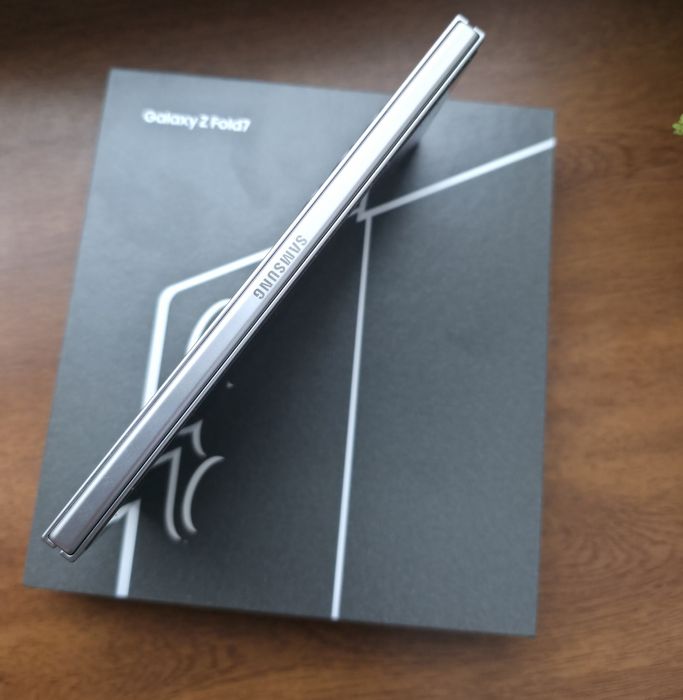 Samsung Galaxy Fold 7 256GB srebrny komplet GW