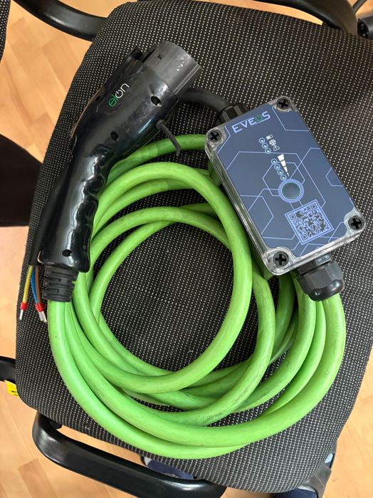 Зарядка для електромобіля Eveus Svartex 16-32A