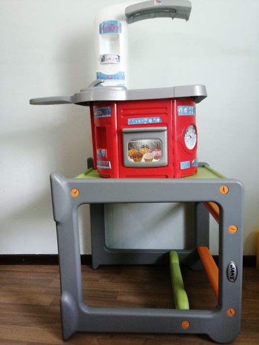 Mesa de criança + Cozinha de brincar