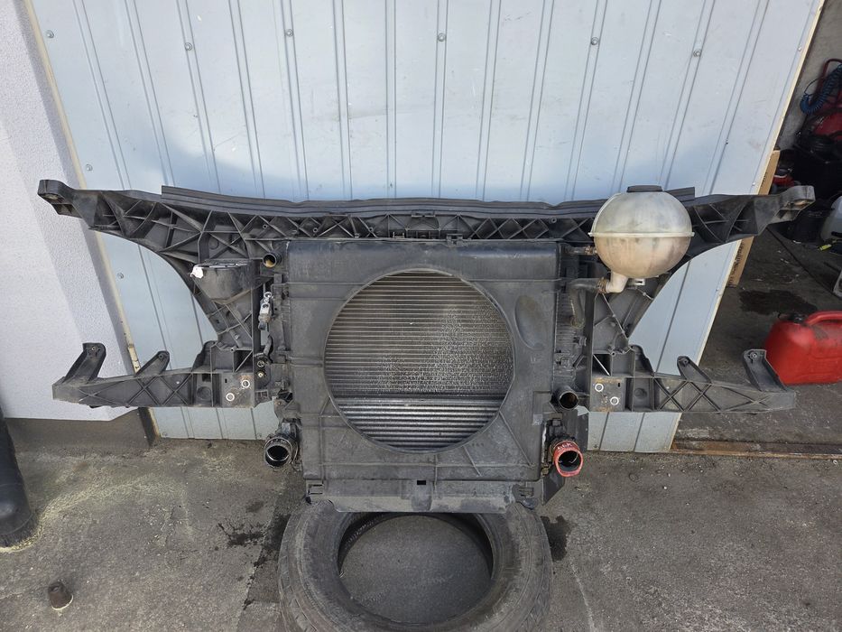 Pas przedni chlodnice Mercedes Sprinter W907 2.0 CDI Sprinter W906 2.2CDI