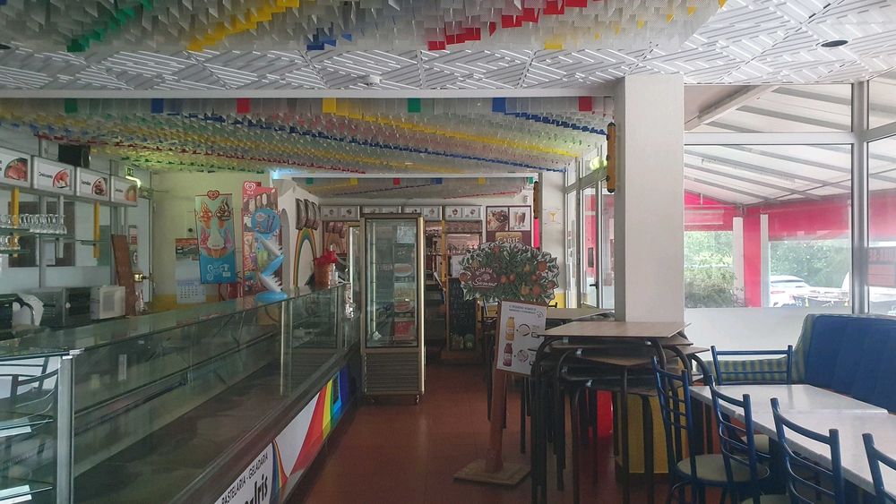 Arrenda-se pastelaria com fábrica.