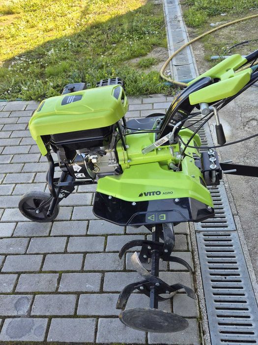 Motoenxada Vito, gasolina, transmissão direta 7cv