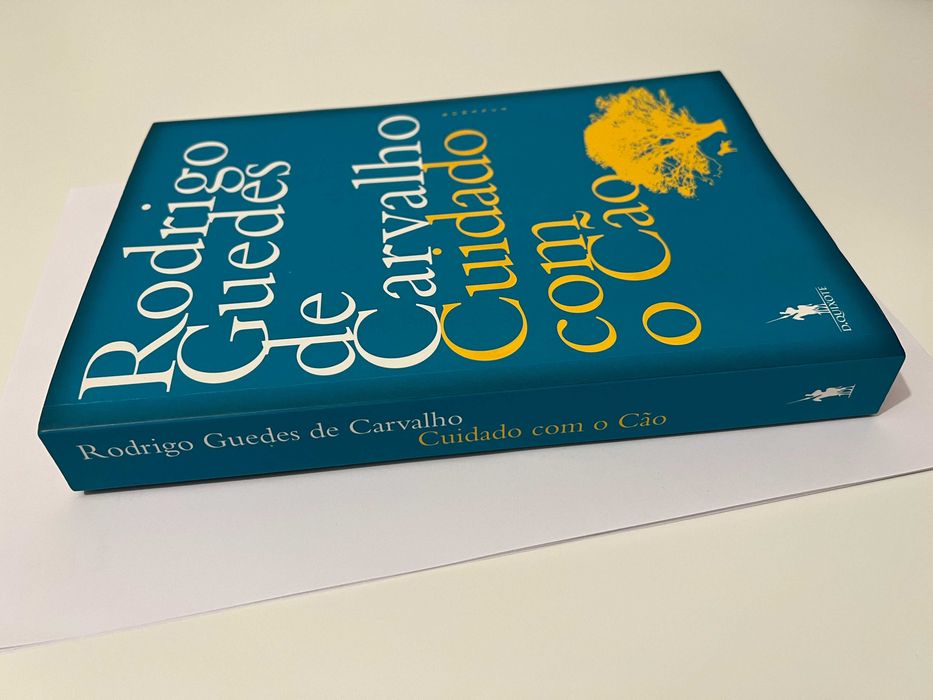 Livro Cuidado com o Cão de Rodrigo Guedes de Carvalho