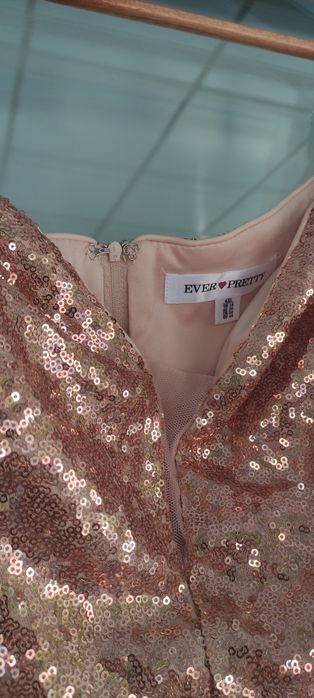 Персикова святкова сукня на випускний