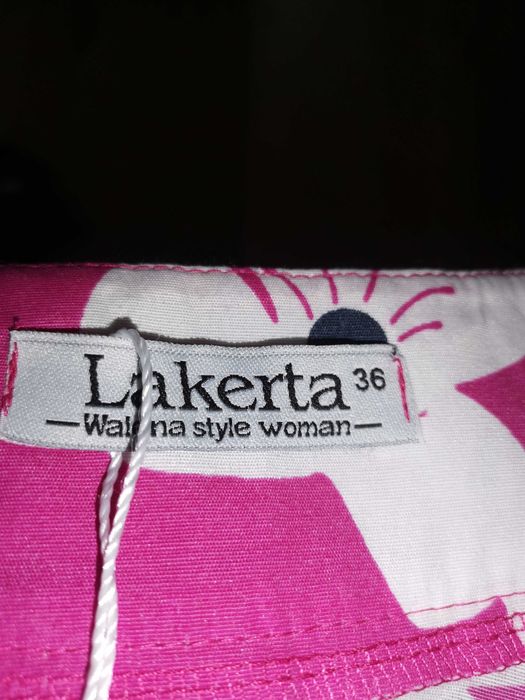 Sukienka fuksja lakerta