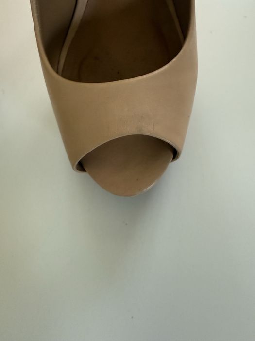 Szpilki Kazar kremowe