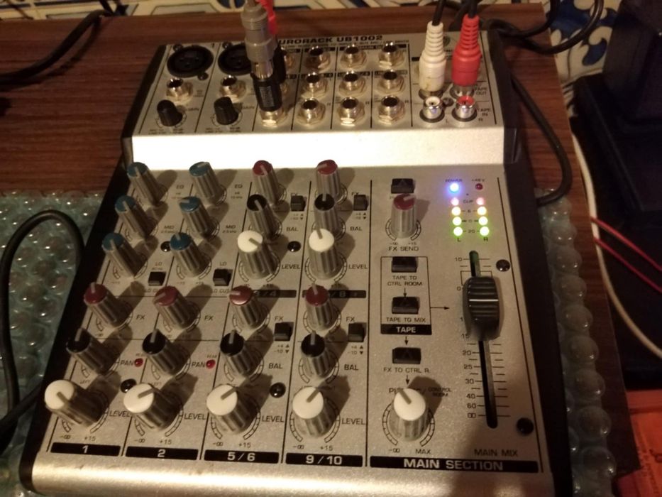 Mesa de estúdio behringer mod UB1002