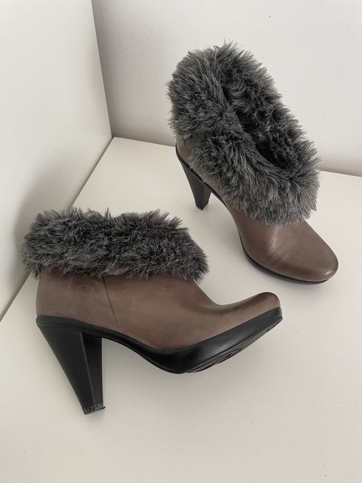 Bota - Botins c/pêlo T.37