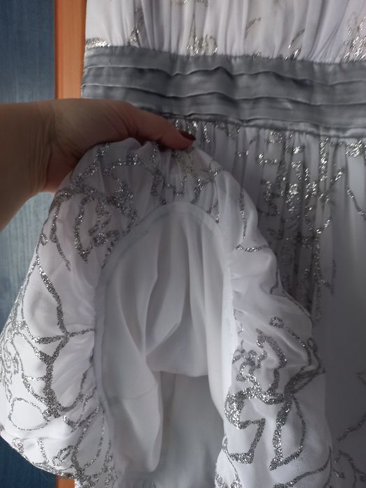 Святкова сукня для дівчинки.