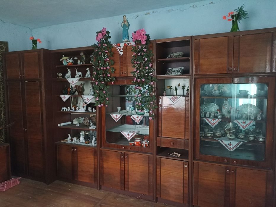 Продається стінка