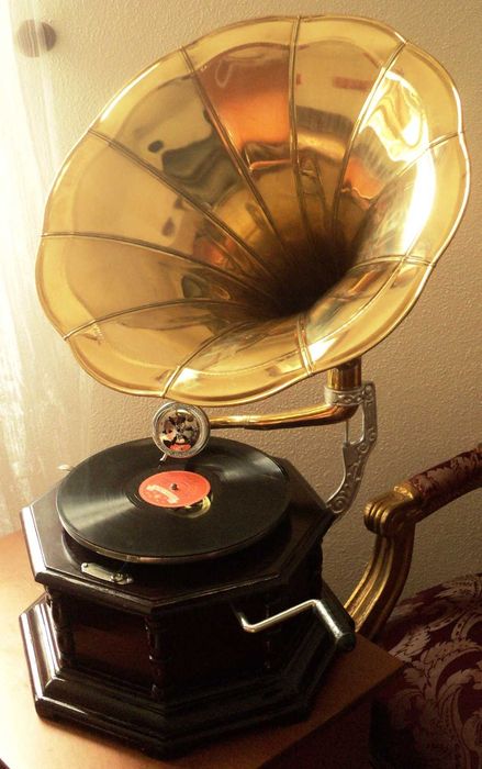 Grafonola de campanola, Gramofone