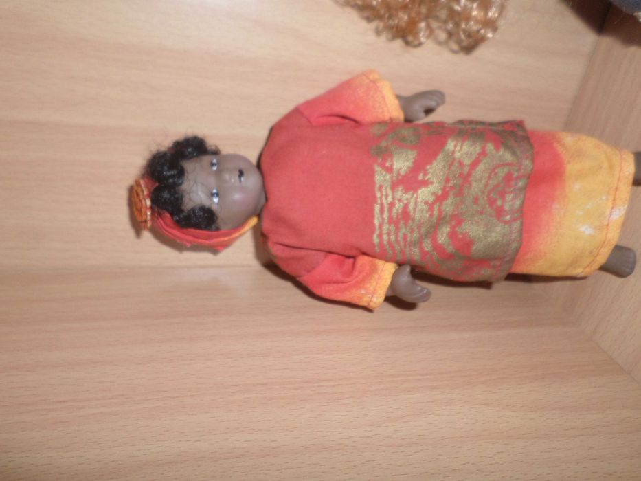 Bonecas do mundo  / porcelana