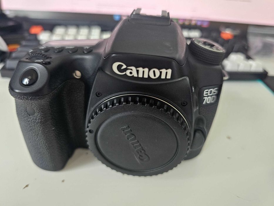 Зеркальная камера Canon EOS 70D фото-видеокамера