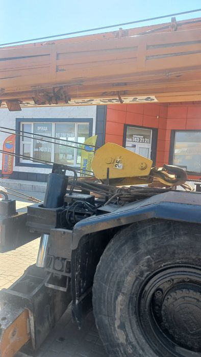 Автокран 25 тонн .