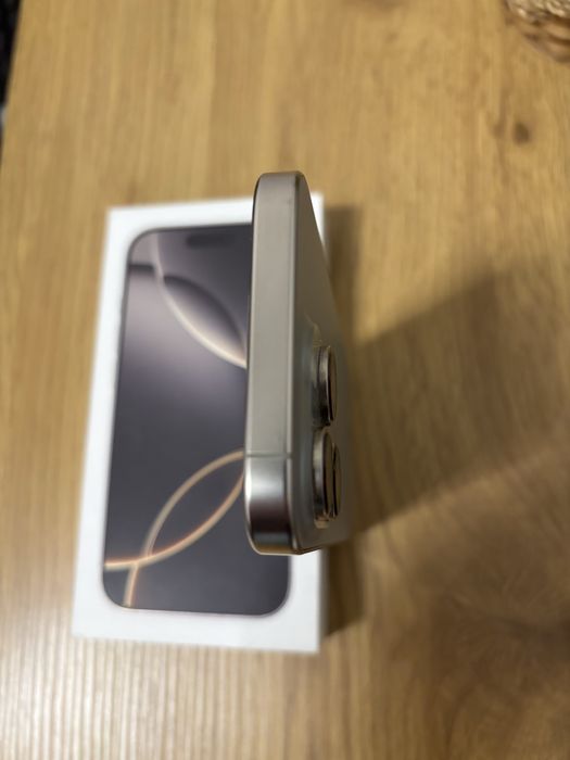 Iphone 16 pro na gwarancji, idealny stan, naturalny tytan