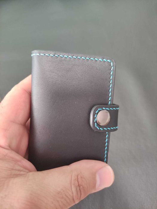 Porta-cartões em pele genuína