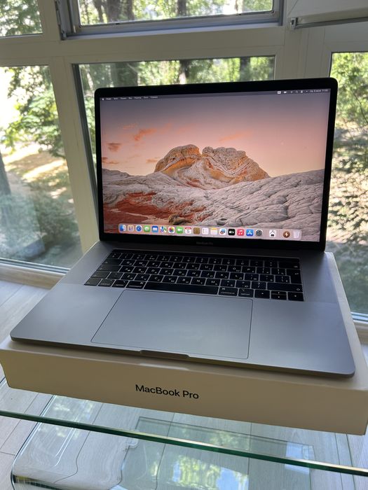 Macbook Pro 15 2019г, i7, 16/256