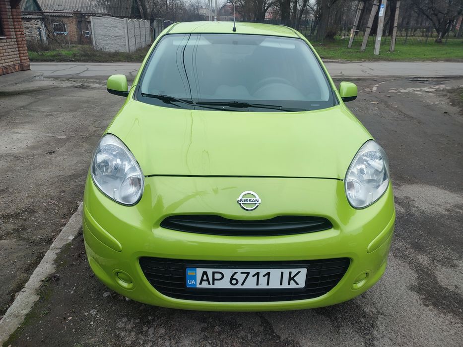 НИССАН МИКРА 2013г АВТОМАТ авто в отличном состоянии.