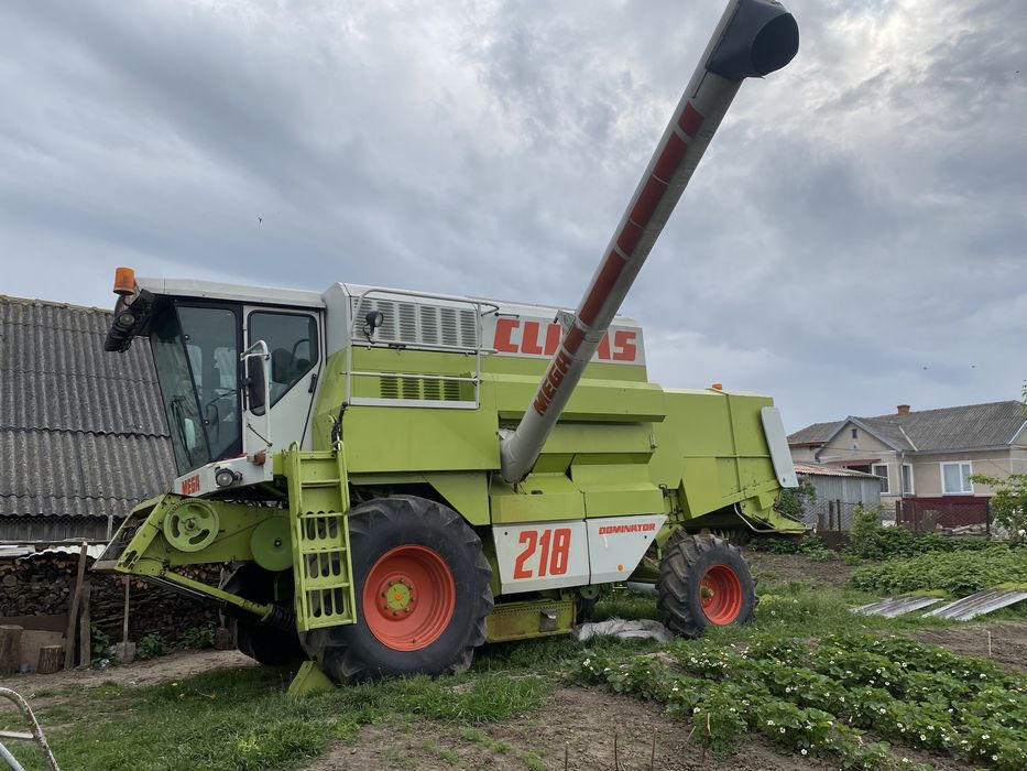 Claas Mega 218.