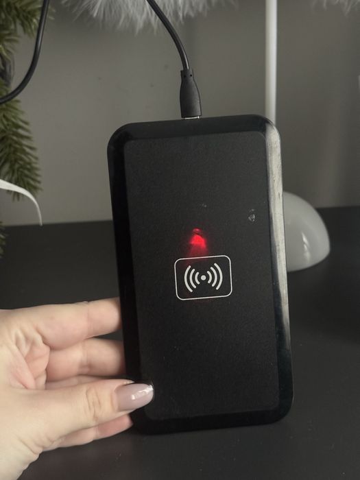 Безпровідна зарядна станція для телефону